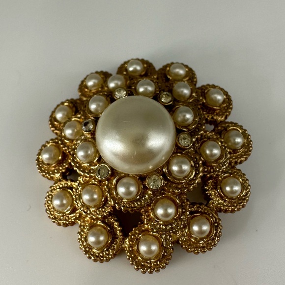 SIGNED SARAH COVENTRY LUXE RHINESTONE PEARL BROOCH - Picture 7 of 14